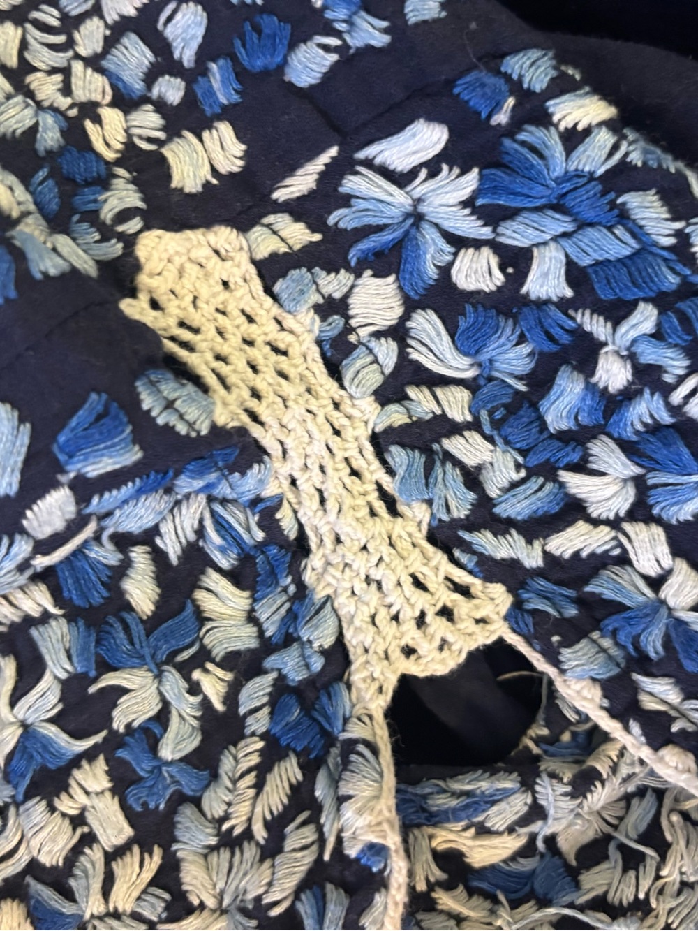 Roller Rabbit Embroidered Blouse small - Picture 13 of 14